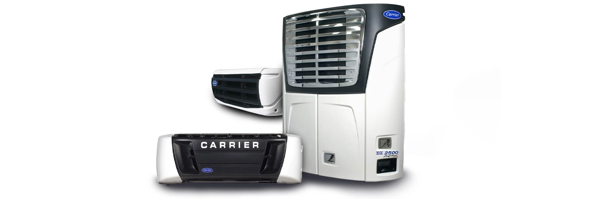 Camión refrigerado parado en la carretera.