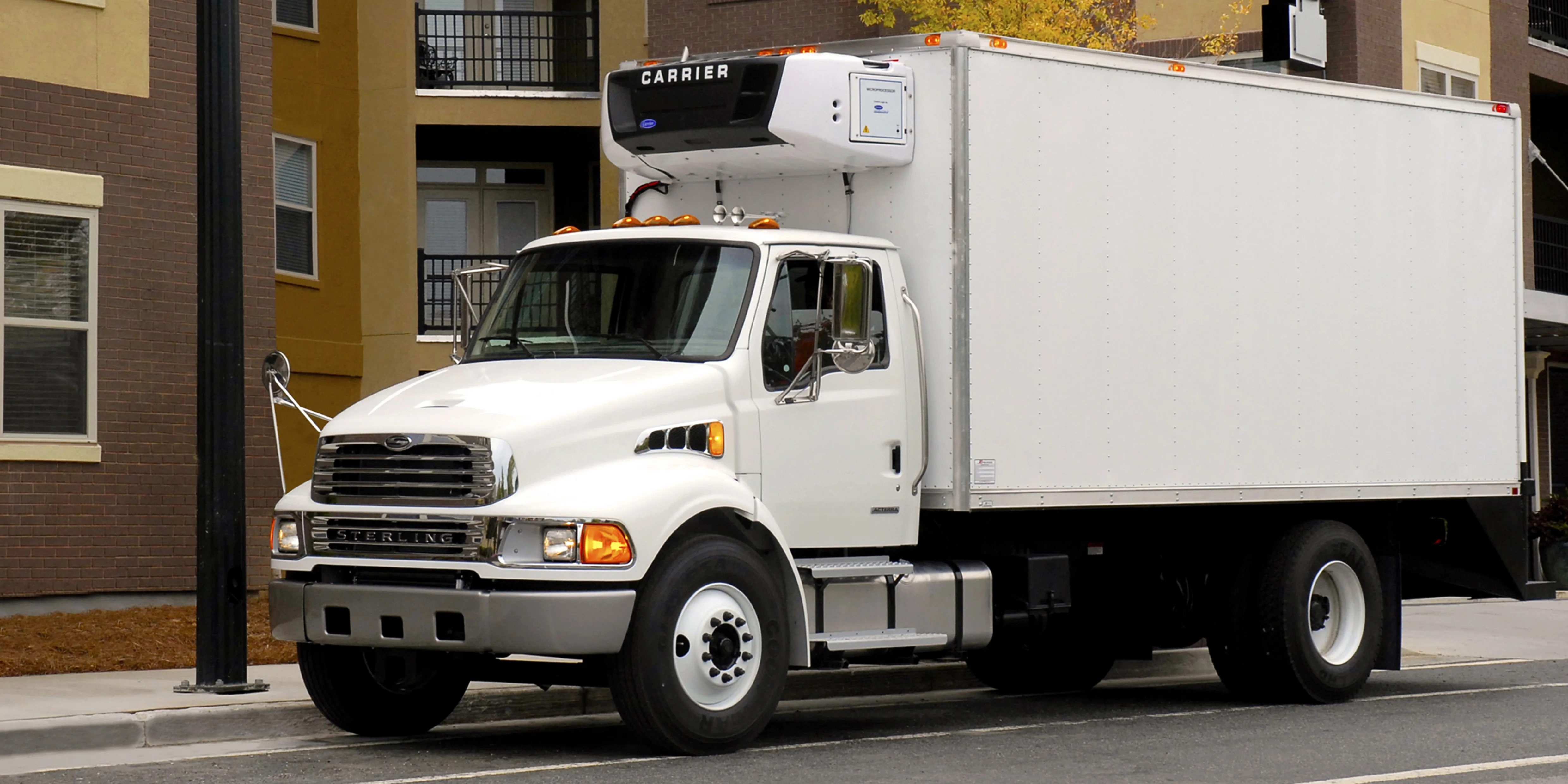 vehiculo ligero de reparto con equipo de refrigeración